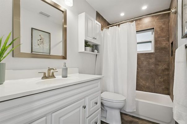 Bathroom, Interior, Recessed Lighting