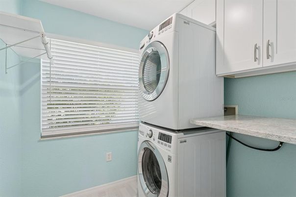Interior, Utility Closets, Washer, Wood Texture Flooring