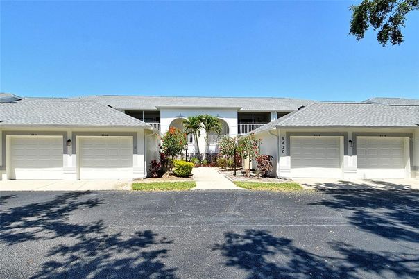 Attached, Exterior, Facade, Ranch