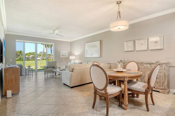 Dining room, Interior, Living room, Pendant Lights