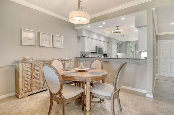 Dining room, Interior, Kitchen, Pendant Lights, Recessed Lighting, Stainless Steel Appliances