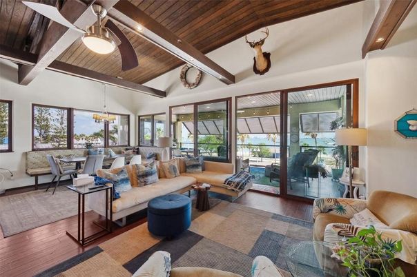 Dining room, Interior, Living room, Pendant Lights, Wooden Beams, Wooden Ceilings, Wood Texture Flooring