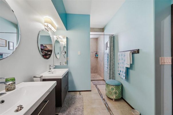 Bathroom, Dual Sink Vanities, Interior