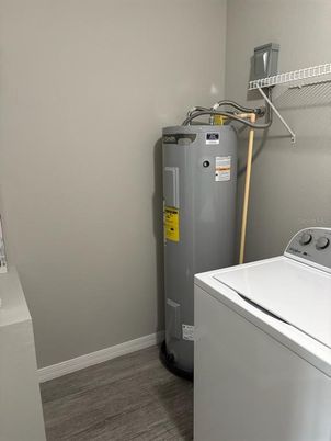Interior, Utility Closets, Washer, Wood Texture Flooring