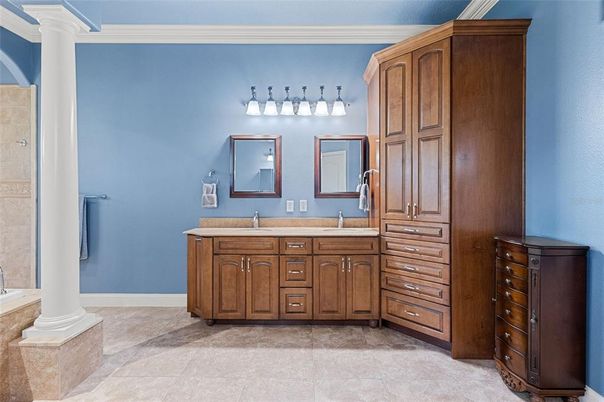 Bathroom, Dual Sink Vanities, Interior