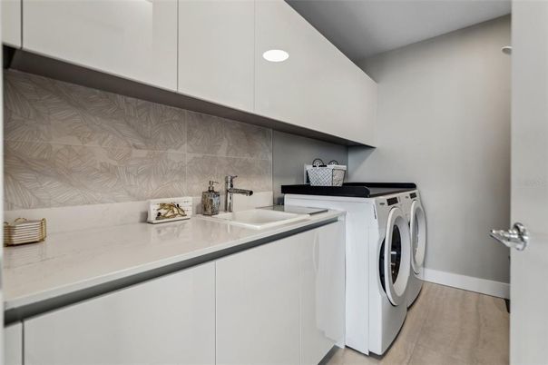 Interior, Washer, Wood Texture Flooring