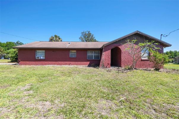 Backyard, Exterior, Facade, Ranch