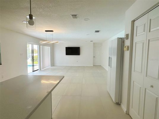 Empty room, Interior, Pendant Lights