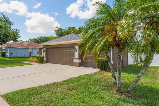 Attached, Exterior, Facade, Ranch