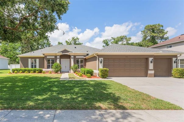Attached, Exterior, Facade, Ranch
