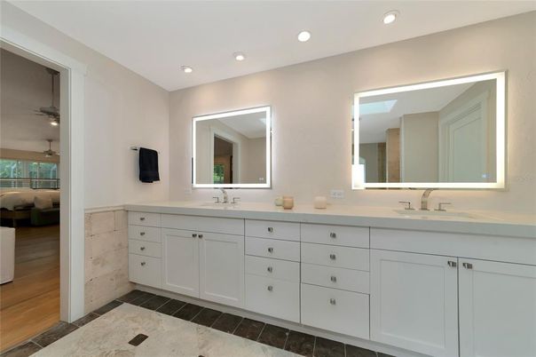 Bathroom, Dual Sink Vanities, Interior, Recessed Lighting