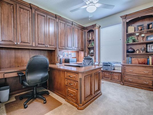Home Office, Interior