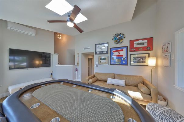 Game Room, Interior