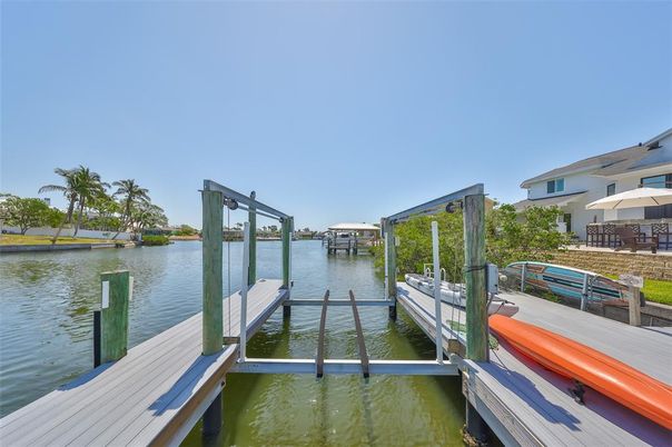 Exterior, Lake
