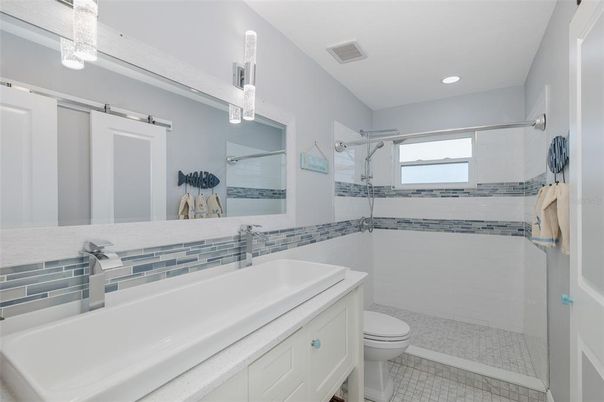Bathroom, Interior, Recessed Lighting