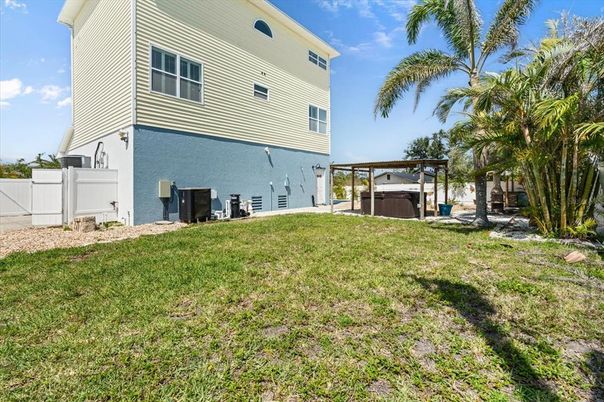 Backyard, Exterior, Hot Tub