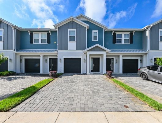 Attached, Exterior, Facade, Rowhouse