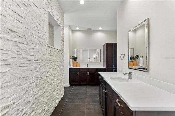 Bathroom, Dual Sink Vanities, Interior, Recessed Lighting
