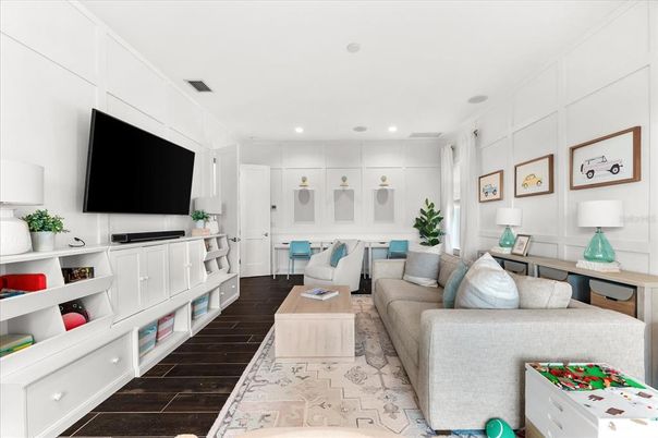 Interior, Living room, Recessed Lighting, Wood Texture Flooring