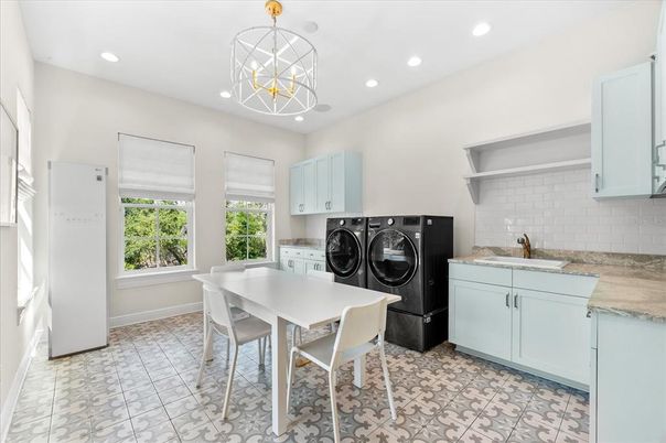 Dining room, Interior, Pendant Lights, Recessed Lighting, Washer