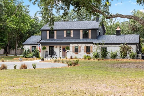 Attached, Exterior, Facade, Farmhouse