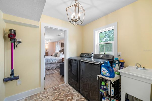 Bedroom, Interior, Recessed Lighting, Washer, Wood Texture Flooring