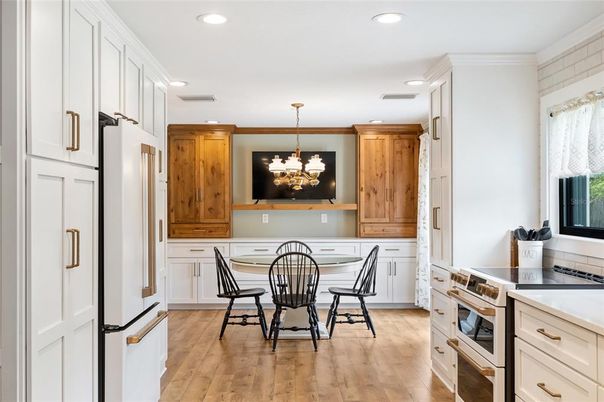 Chandelier, Dining room, Interior, Kitchen, Recessed Lighting, Wood Texture Flooring
