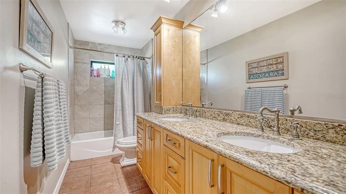 Bathroom, Dual Sink Vanities, Interior
