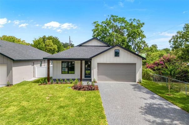 Attached, Exterior, Facade, Ranch