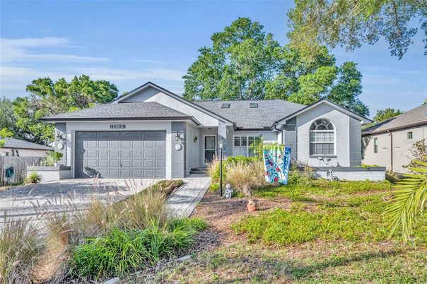 Attached, Exterior, Facade, Ranch
