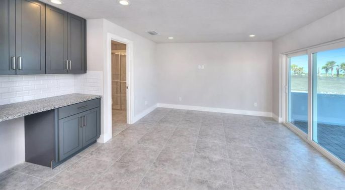 Empty room, Interior, Recessed Lighting