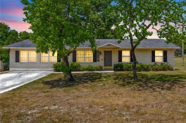 Backyard, Exterior, Facade, Ranch