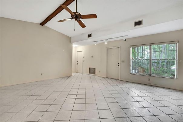Empty room, Interior, Wooden Beams