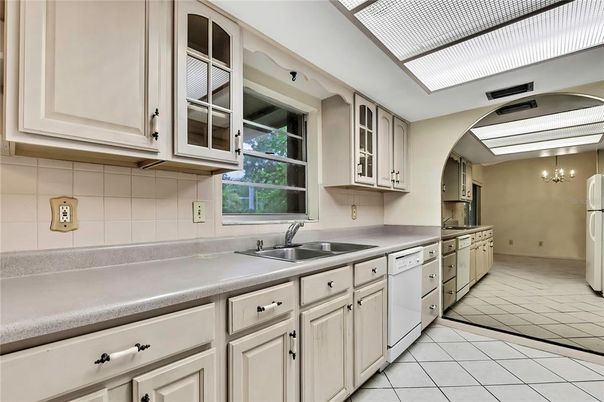 Chandelier, Interior, Kitchen