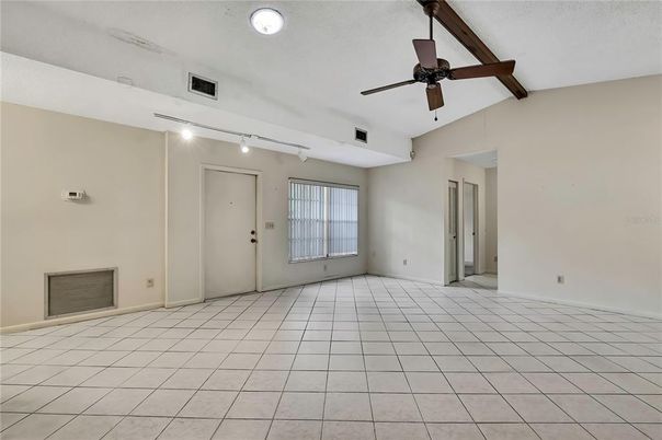 Empty room, Interior, Wooden Beams