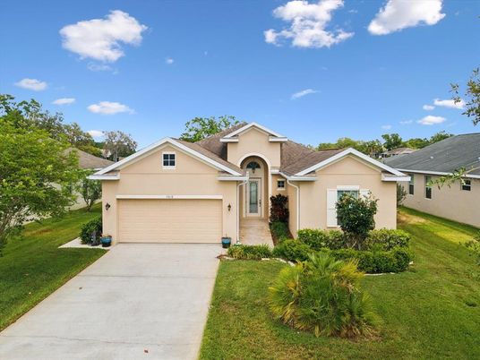 Attached, Exterior, Facade, Ranch