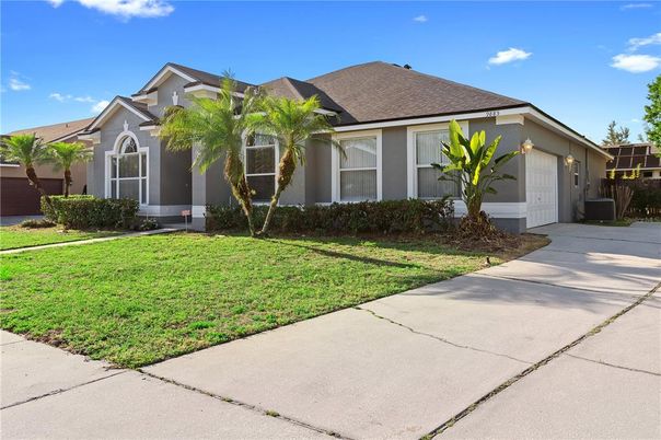 Attached, Exterior, Facade, Ranch