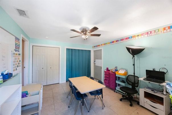 Home Office, Interior
