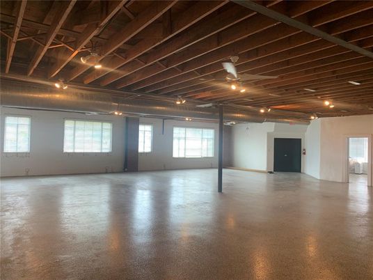 Empty room, Interior, Wooden Beams, Wooden Ceilings