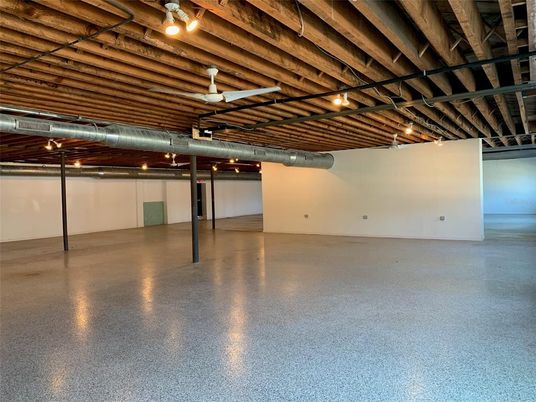 Garage, Interior, Wooden Beams