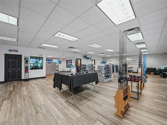 Fitness Equipment, Interior, Recessed Lighting, Wood Texture Flooring