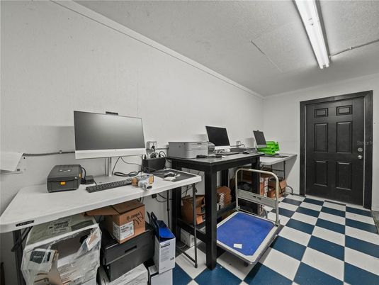 Home Office, Interior