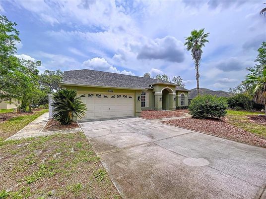 Attached, Exterior, Facade, Ranch