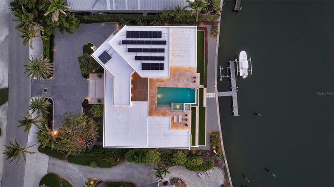 Exterior, Drone