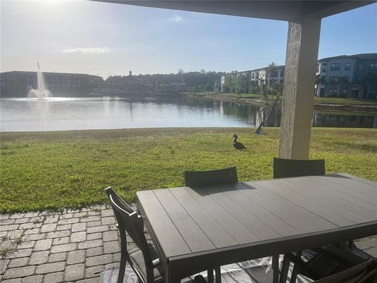 Exterior, Lake