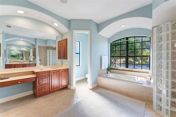 Bathroom, Dual Sink Vanities, Interior, Recessed Lighting