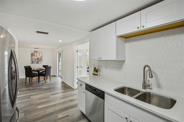 Chandelier, Dining room, Interior, Kitchen, Recessed Lighting, Wood Texture Flooring
