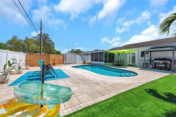 Exterior, Pool