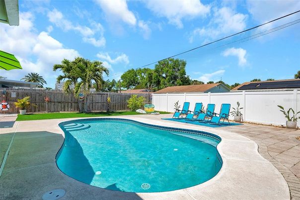 Exterior, Pool