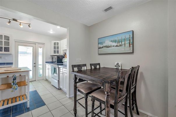 Dining room, Interior, Kitchen, Recessed Lighting